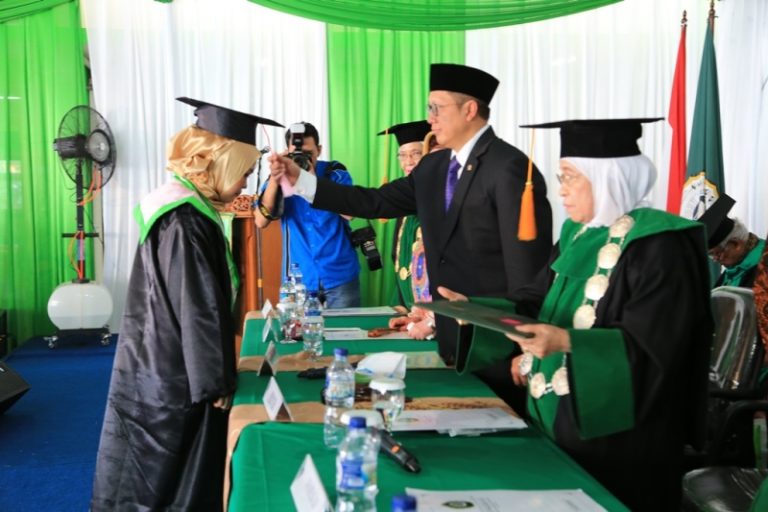 IIQ Jakarta Wisudakan 206 Lulusan Sarjana dan Pascasarjana
