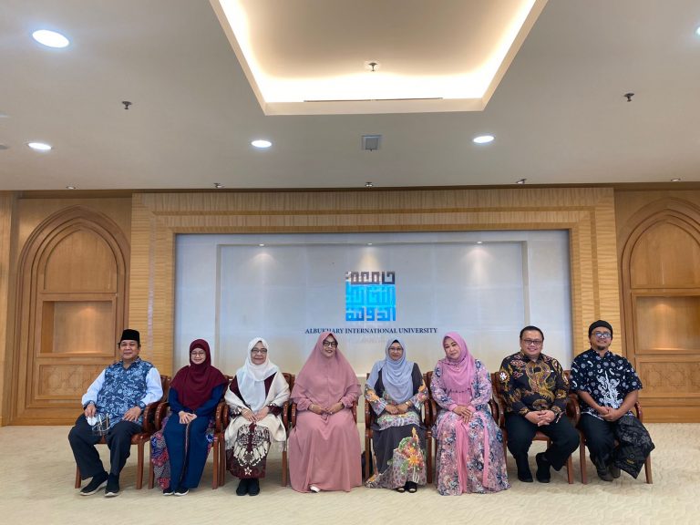 Rektor IIQ Jakarta Berkunjung ke Sejumlah Lembaga di Malaysia
