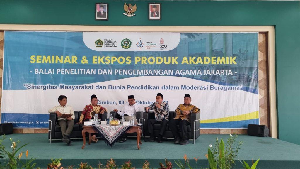 Dekan FUD Persentasikan Hasil Riset tentang Implementasi Moderasi Beragama di PTKIS