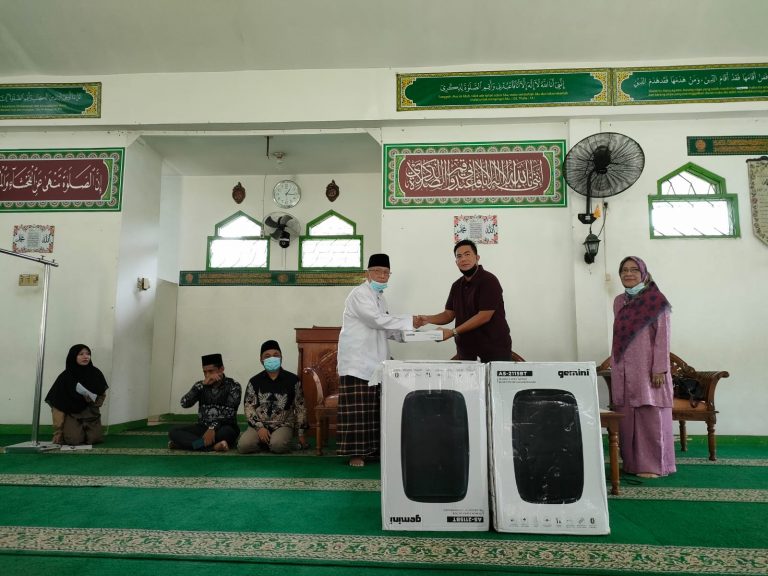 Bapak H. Iman Julian Harahap Sumbang Perangkat Elektronik untuk IIQ Jakarta