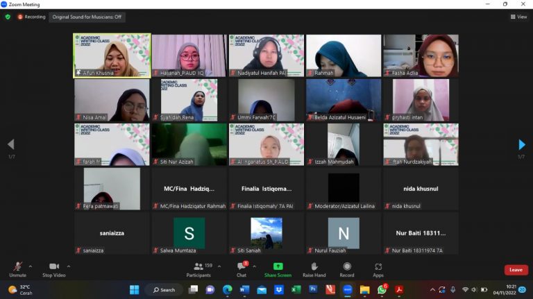Fakultas Tarbiyah Bersama Mahasiswa Semester Akhir Mengadakan Program Academic Writing Class