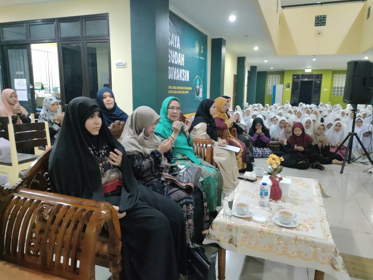 REKTOR IIQ JAKARTA TERIMA KUNJUNGAN PUTRI PRESIDEN IRAN DR. HANIAH SADAT RAISI