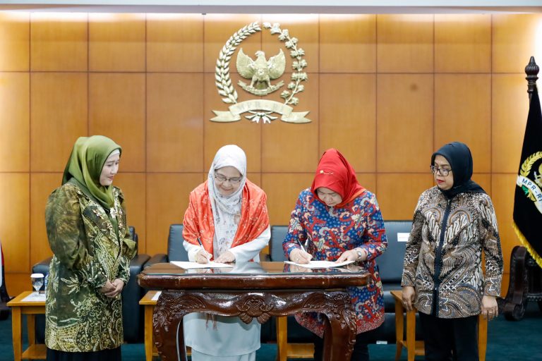IIQ Jakarta Lakukan Kunjungan ke Perpustakaan MPR RI, Sekaligus Tandatangani MoU