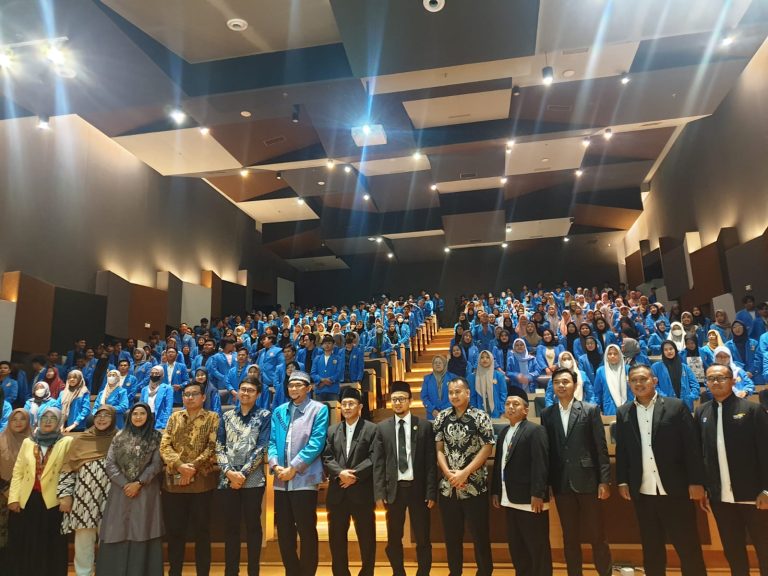Sebagai narasumber Seminar Nasional Pendidikan Islam, Dekan Tarbiyah juga melakukan penandatanganan MoA dengan Universitas Pamulang (UNPAM)