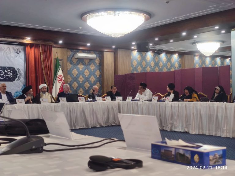 Dekan FUD Menjadi Narasumber Pada Seminar Internasional Al-Qur’an II Tehran