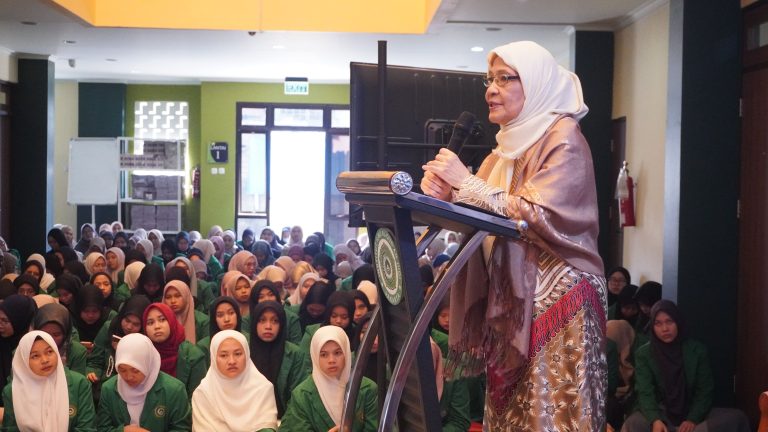 IIQ Jakarta Bekali Mahasiswa untuk KKL Nasional dan Internasional