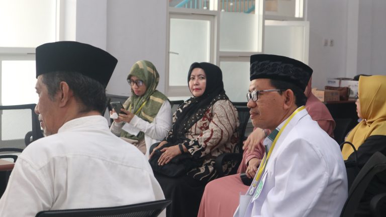 Suara Emas Hj. Maria Ulfah Diganjar Penghargaan Istimewa dari JQH NU
