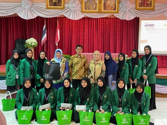 Laksanakan KKL, Mahasiswi IIQ Jakarta Belajar dan Berbagi Ilmu di Negeri Gajah Putih