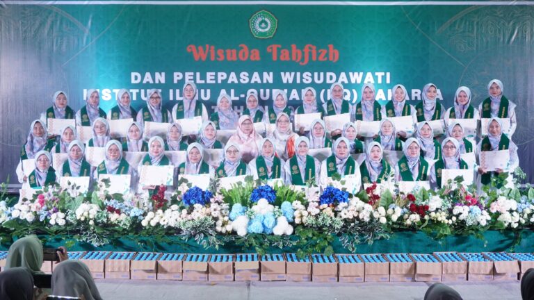 Ratusan Mahasantri Takhasus IIQ Jakarta Ikuti Khataman Akbar dan Wisuda Tahfizh