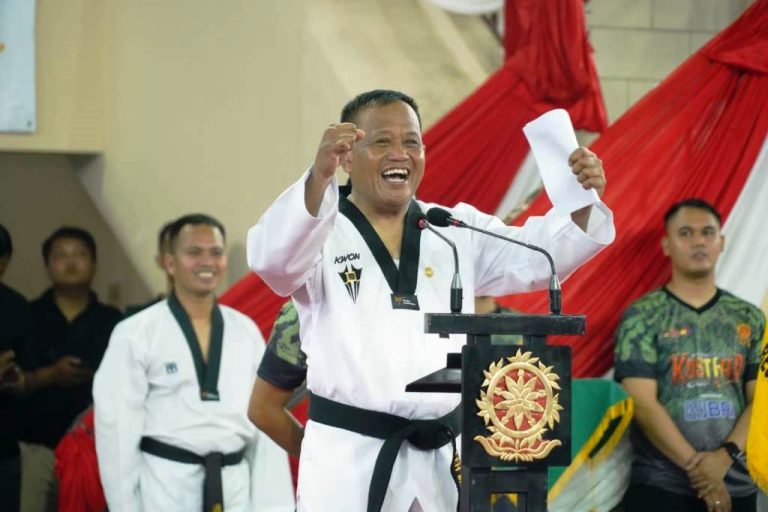UKM-LSBM divisi Taekwondo berpartisipasi dalam Kejuaraan Nasional Taekwondo Panglima KOSTRAD CUP 2024.