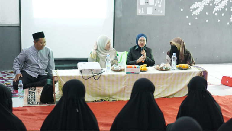 IIQ Jakarta Jalin Silaturahmi dan Sosialisasi dengan Pondok Pesantren Sunanul Husna