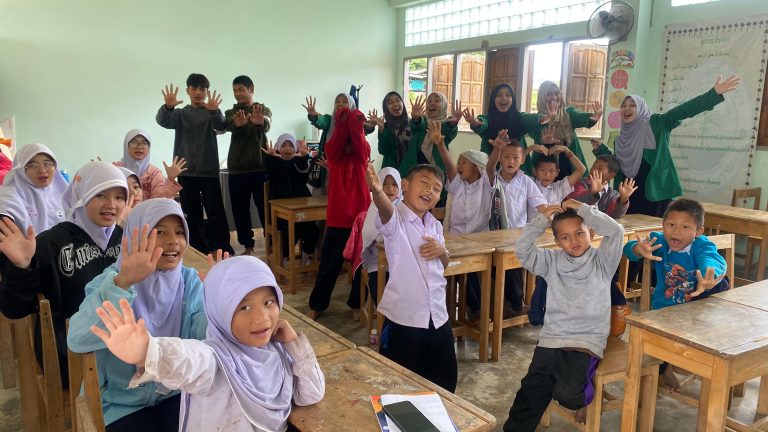 IIQ Jakarta Jadi Pionir Pengabdian Masyarakat di Sekolah Mualaf Thailand, Perkenalkan Metode Abjadi