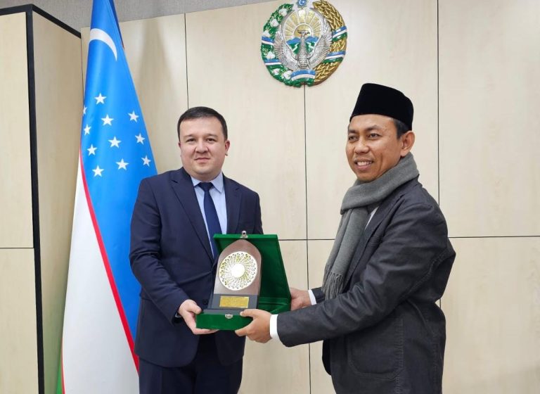 IIQ Jakarta Berperan dalam Peluncuran 1000 Cahaya Indonesia untuk Imam Bukhari di Uzbekistan