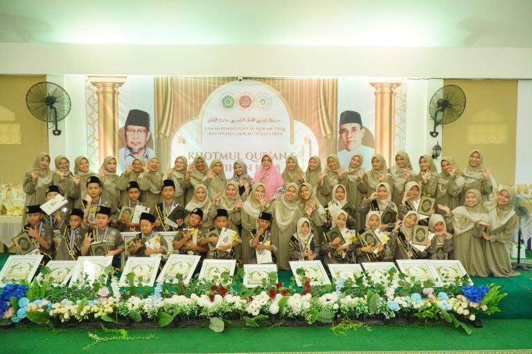 Imtihan dan Khatmul Qur’an TPQ Raudhatul IIQ Jakarta ke-8 Berlangsung Khidmat