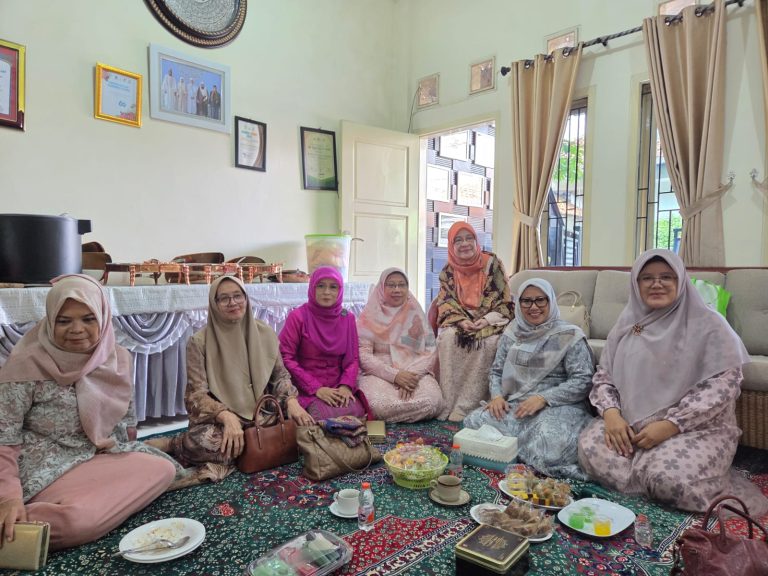 Rektor IIQ Jakarta dan Rombongan Kunjungi Pondok Pesantren Dar al-Qur’an Kebonbaru, Arjawinangun, Cirebon