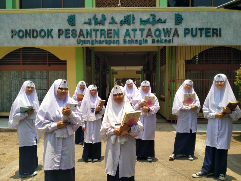 Rektor IIQ Ucapkan Selamat Milad dan Berikan Testimoni untuk Ibu Nyai Hj. Atiqoh Noer, MA