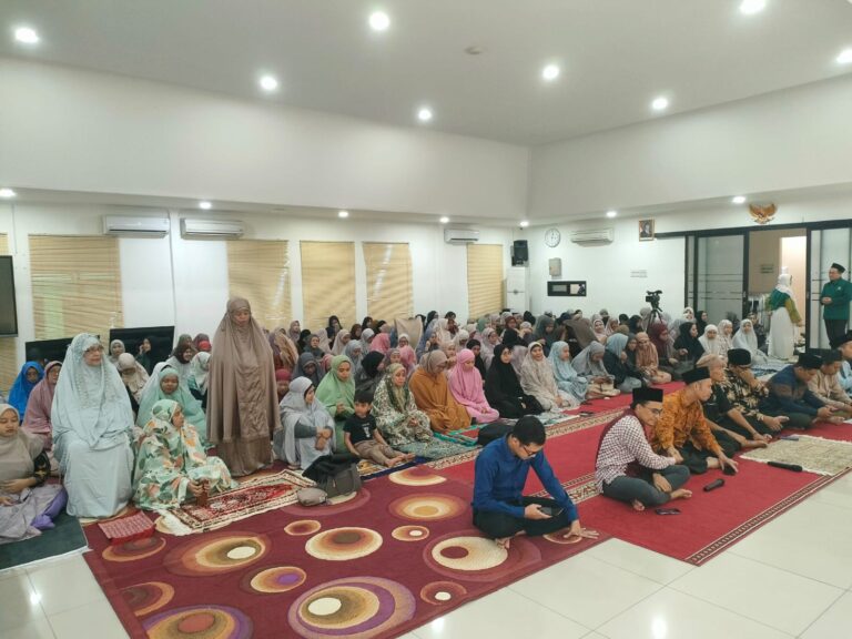 Sivitas Akademika IIQ Bersatu dalam Doa di Hari Arofah