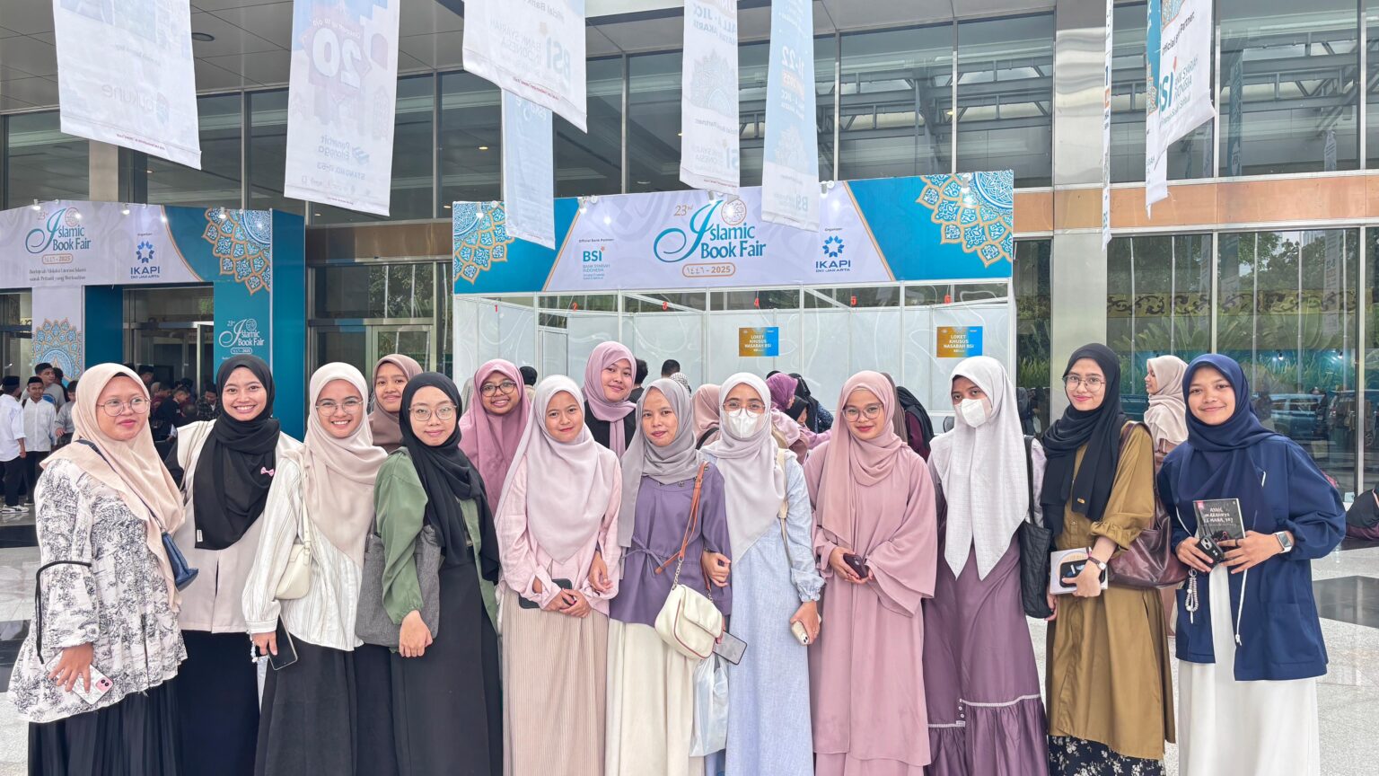 Mahasiswa IIQ Jakarta Ikuti Pelatihan Menulis Bersama Kalis Mardiasih di Islamic Book Fair 2025