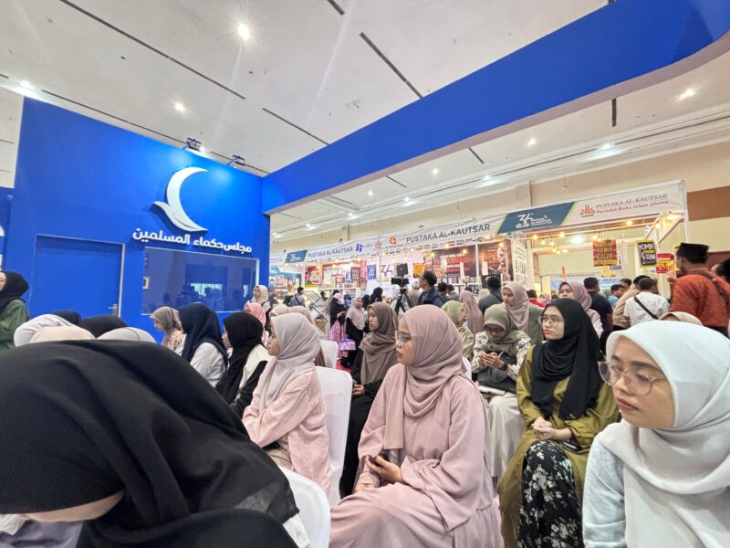 Mahasiswa IIQ Jakarta Ikuti Pelatihan Menulis Bersama Kalis Mardiasih di Islamic Book Fair 2025