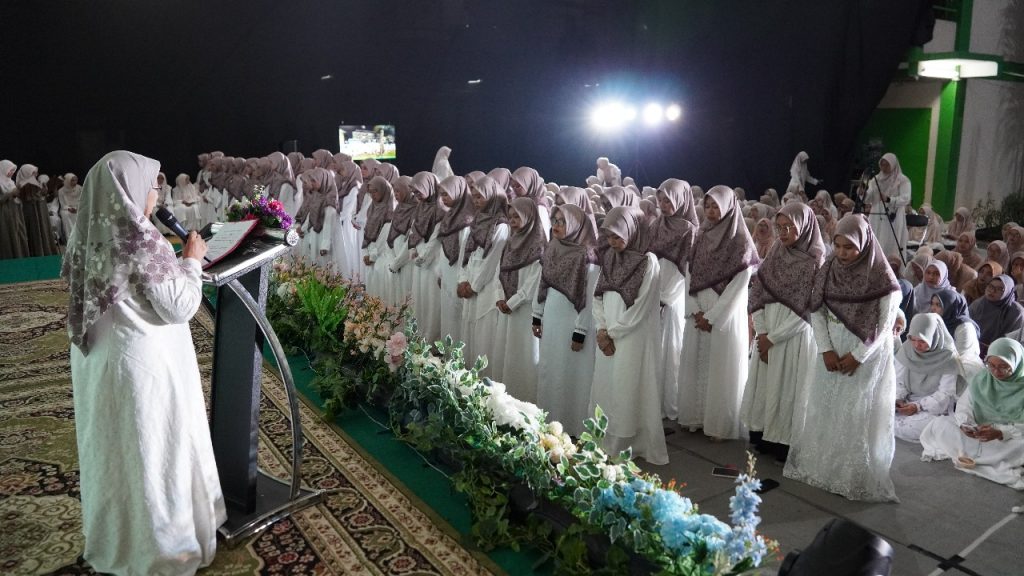 Penuh Khidmat, IIQ Jakarta Rayakan Khataman dan Wisuda Tahfizh 2025
