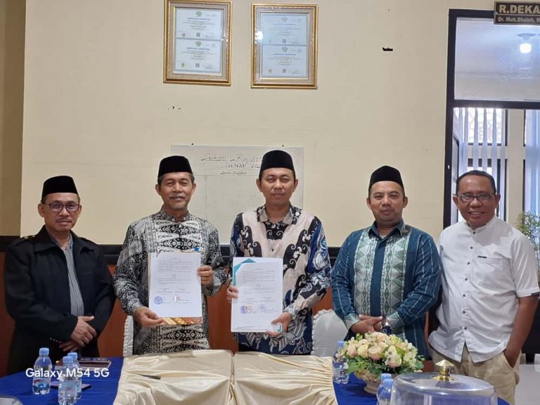 Perkuat Tridarma, Dekan FUD IIQ Jakarta Teken Kerjasama dengan FUAD IAIN Kendari