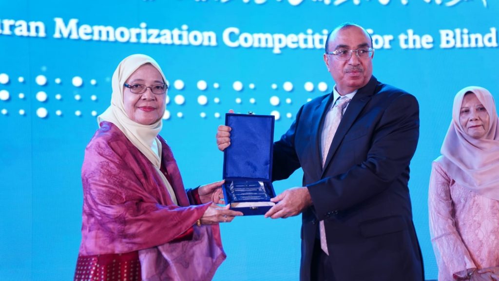 IIQ Jakarta Terima Penghargaan atas Kontribusinya yang Luar Biasa sebagai Lembaga Pemerhati Al-Qur’an
