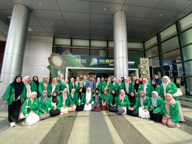 Mahasiswa Hukum Ekonomi Syariah IIQ Jakarta Hadiri Indonesia Sharia Economic Festival 2025