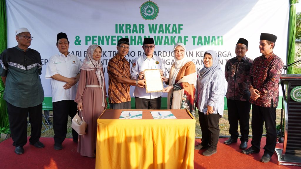 IIQ Jakarta Gelar Ikrar Wakaf Tanah untuk Pengembangan Pesantren Takhasus
