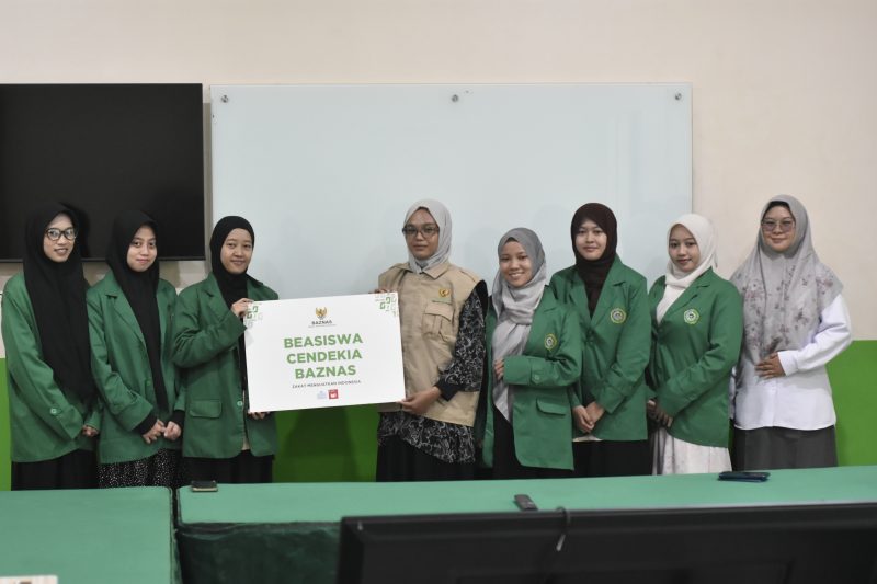 BAZNAS dan Dana Allianz Salurkan Beasiswa bagi Mahasiswa IIQ Jakarta