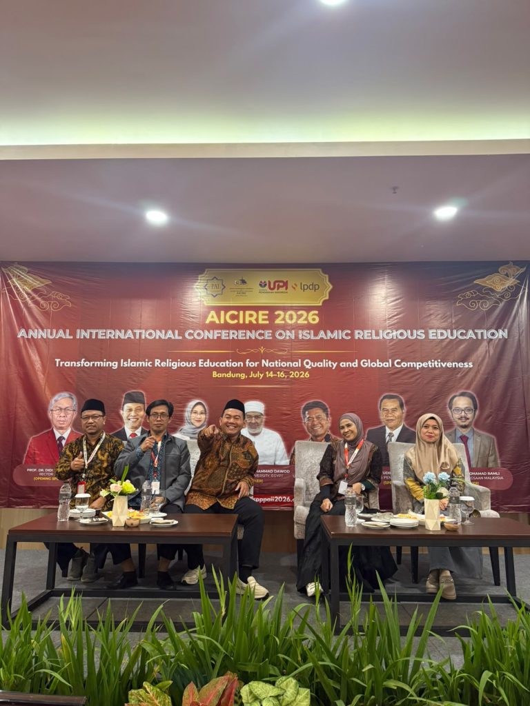 Dekan dan Kaprodi PAI IIQ Jakarta Raih Penghargaan Nasional  Pada AICIRE PP PAI Indonesia 2026