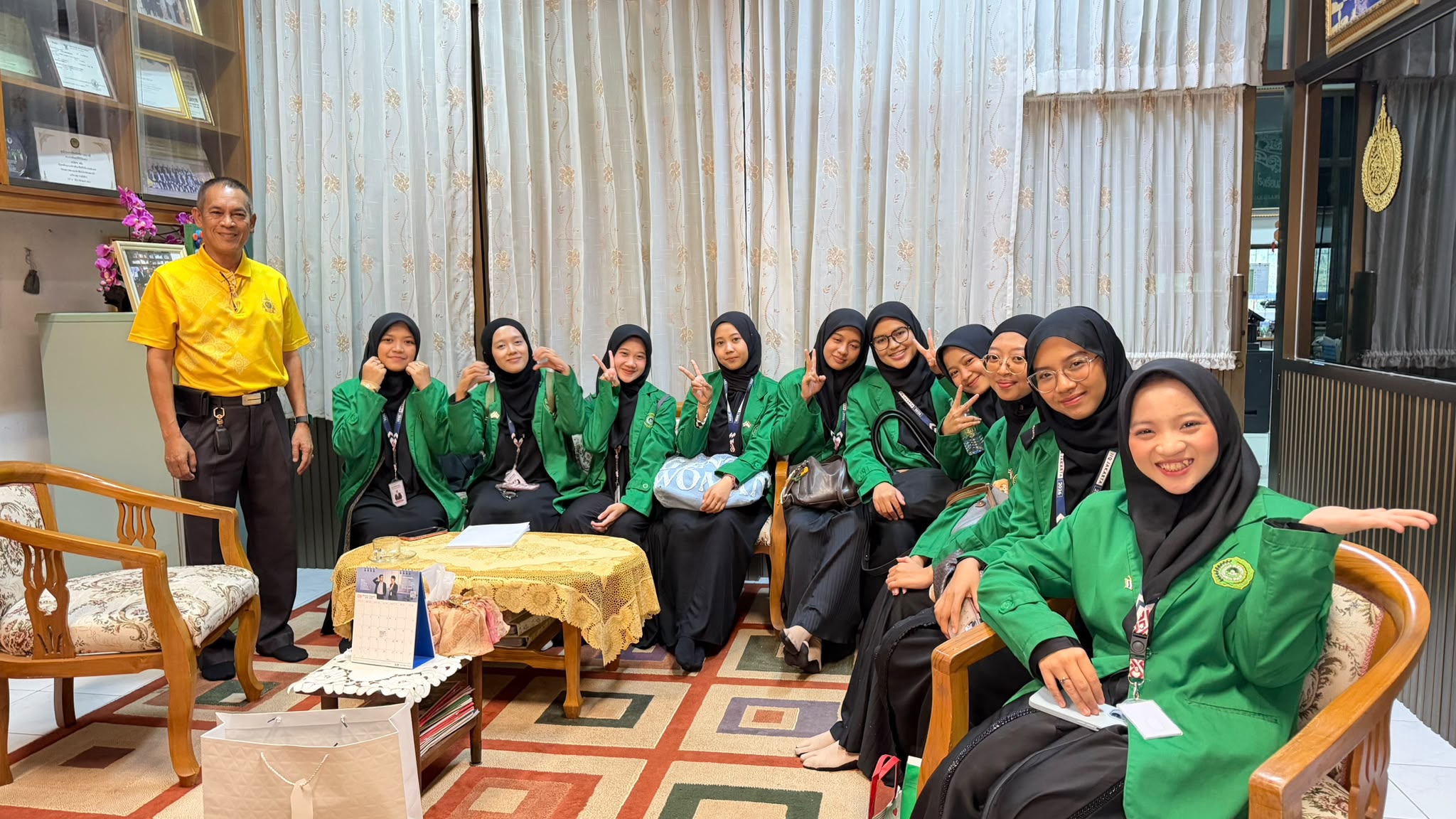 Tangis Haru dan Kesan Mendalam Warnai Pelepasan KKL Internasional Mahasiswi IIQ Jakarta di Thailand