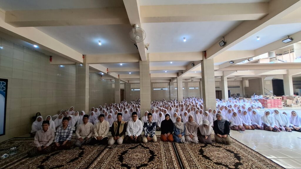 Rajut Silaturahmi di Kediri, IIQ Jakarta Kenalkan IIQ Jakarta ke Santri PPTQ Al Falah Ploso