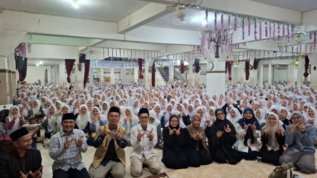 IIQ Jakarta Sapa Lebih dari 2.000 Santri Al Baqoroh Lirboyo, Kenalkan Kuliah, Tahfiz hingga Qur’an Isyarat