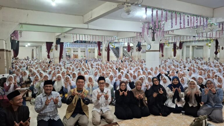 IIQ Jakarta Sapa Lebih dari 2.000 Santri Al Baqoroh Lirboyo, Kenalkan Kuliah, Tahfiz hingga Qur’an Isyarat