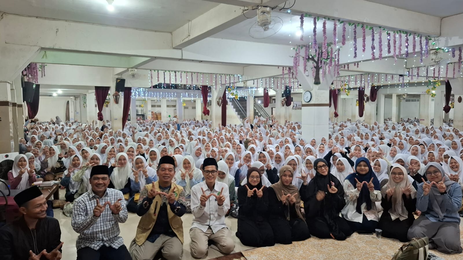 IIQ Jakarta Sapa Lebih dari 2.000 Santri Al Baqoroh Lirboyo, Kenalkan Kuliah, Tahfiz hingga Qur’an Isyarat